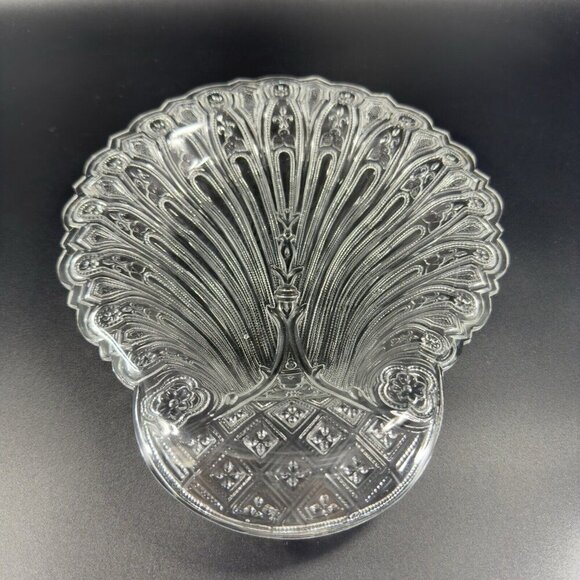 Metropolitan Museum of Art Glass Sandwich Hairpin Shell Dish Clear Pressed Glass - Picture 10 of 16